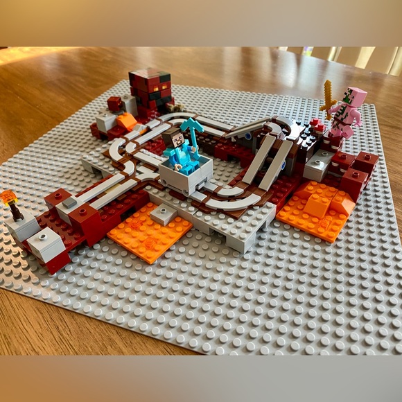 Lego 21130 - The Nether Railway, Complete Set - Picture 1 of 6